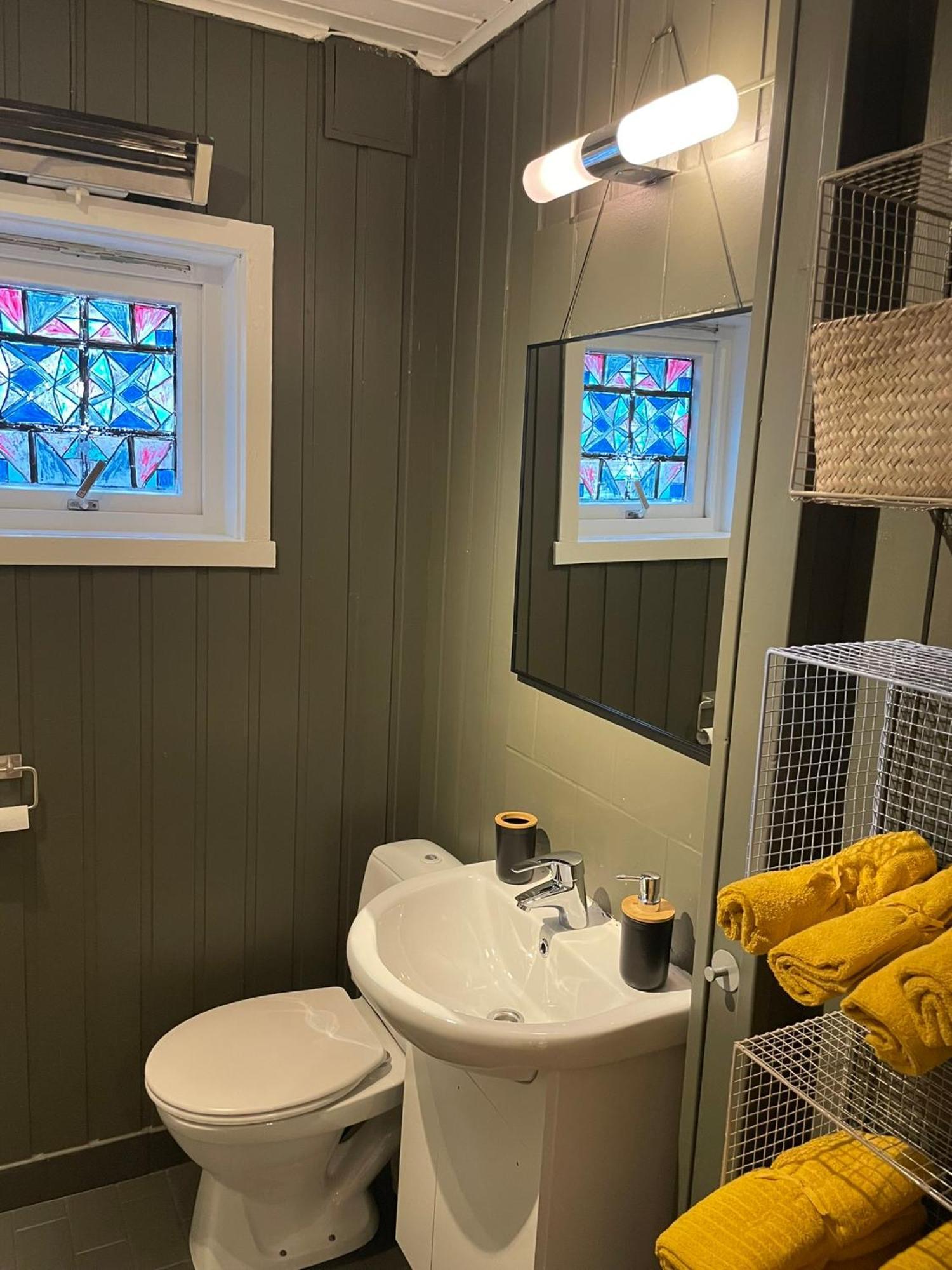 Centrally Located Apartment In Classic Townhouse トロムソ エクステリア 写真