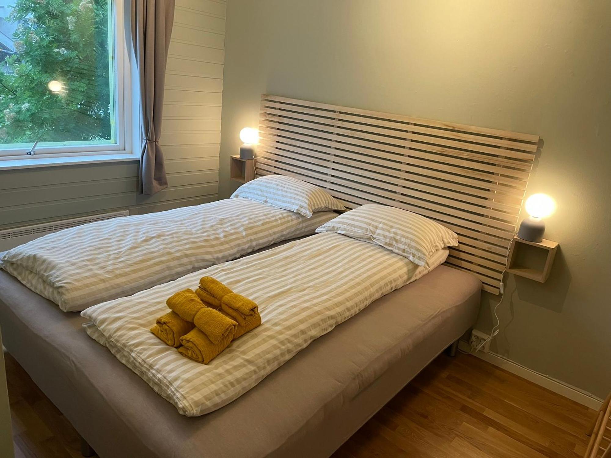 Centrally Located Apartment In Classic Townhouse トロムソ エクステリア 写真